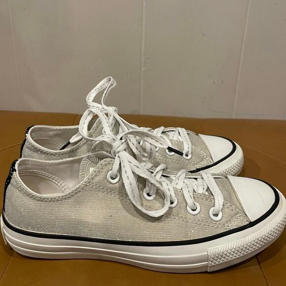 Converse Women’s Chuck Taylor Low Tops Silver Shimmer Sparkle Lace Up Size 7 - Picture 2 of 6